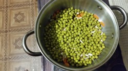 Салат простой с соленым арахисом - шаг 4