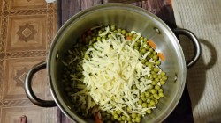 Салат простой с соленым арахисом - шаг 5