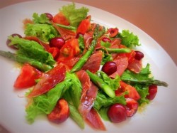 Салат с черешней и хамоном по испанским мотивам - шаг 3