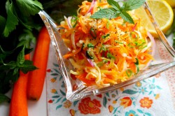 Простой ПП салат из дайкона с морковью и яблоком - шаг 7