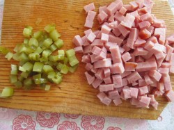 Салат с фасолью и ветчиной немецкий - шаг 6