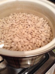 Салат с белой фасолью на зиму - шаг 3