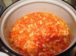 Салат с белой фасолью на зиму - шаг 8