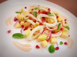 Салат с кальмарами и яблоками под йогуртовым соусом - шаг 4