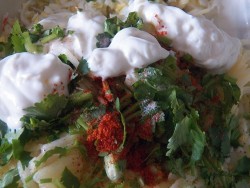 Салат с капустой и крабовыми палочками - шаг 8