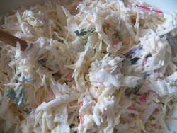 Салат с капустой и крабовыми палочками - шаг 9