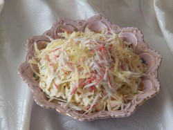 Салат с капустой и крабовыми палочками - шаг 10