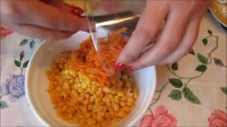 Салат с копченым сыром Косичка и морковью по-корейски - шаг 3