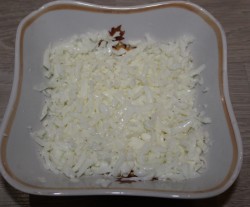 Салат с красной рыбой яйцом и сыром Нежный - шаг 1