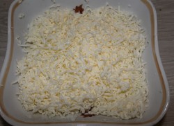 Салат с красной рыбой яйцом и сыром Нежный - шаг 2