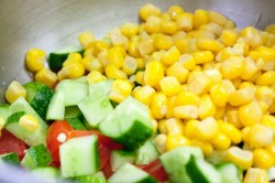 Салат с перчинкой кукурузой и оливками - шаг 3 Салат с перчинкой кукурузой и оливками - шаг 3