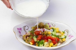 Салат с перчинкой кукурузой и оливками - шаг 10 Салат с перчинкой кукурузой и оливками - шаг 10