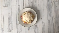 Салат с персиками - шаг 9