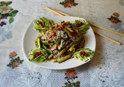 Салат с соевым соусом говядиной огурцами - шаг 10