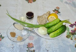 Салат с соевым соусом говядиной огурцами - шаг 1