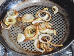 Салат с соевым соусом говядиной огурцами - шаг 3