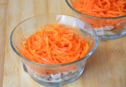 Салат с тунцом и корейской морковью - шаг 6