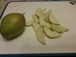 Салат с хурмой и грушей - шаг 2 Салат с хурмой и грушей - шаг 2