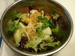 Салат с хурмой и грушей - шаг 6 Салат с хурмой и грушей - шаг 6