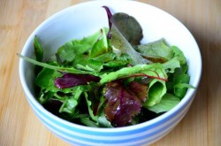 Салат с яйцом-пашот черри и моцареллой - шаг 3