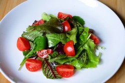 Салат с яйцом-пашот черри и моцареллой - шаг 4