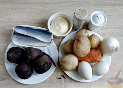 Салат Сельдь под шубой в год Свиньи-Кабана - шаг 1