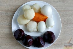 Салат Сельдь под шубой в год Свиньи-Кабана - шаг 2