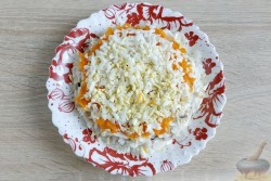 Салат Сельдь под шубой в год Свиньи-Кабана - шаг 9