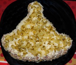 Салат Шапка Деда Мороза - шаг 6 Салат Шапка Деда Мороза - шаг 6