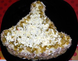 Салат Шапка Деда Мороза - шаг 7 Салат Шапка Деда Мороза - шаг 7