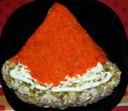 Салат Шапка Деда Мороза - шаг 8 Салат Шапка Деда Мороза - шаг 8