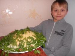 Салат Сказка с копченой курицей слоями - шаг 12