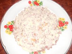 Салат Сказка с копченой курицей слоями - шаг 4