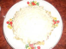 Салат Сказка с копченой курицей слоями - шаг 6