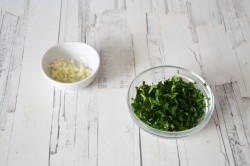 Салат со стручковой фасолью и помидорами - шаг 4