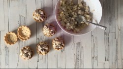 Салат в тарталетках с ананасом и курицей - шаг 11