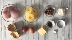 Салат в тарталетках с ананасом и курицей - шаг 1