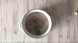 Салат в тарталетках с ананасом и курицей - шаг 2