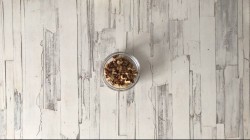 Салат в тарталетках с ананасом и курицей - шаг 4