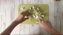 Салат в тарталетках с ананасом и курицей - шаг 6