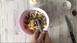 Салат в тарталетках с ананасом и курицей - шаг 8