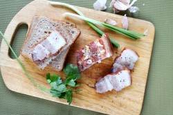 Сало пятиминутка в луковой шелухе - шаг 10 Сало пятиминутка в луковой шелухе - шаг 10