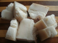 Сало с чесноком через мясорубку - шаг 2