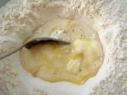 Сдобное тесто для булочек самое вкусное и нежное - шаг 6 Сдобное тесто для булочек самое вкусное и нежное - шаг 6