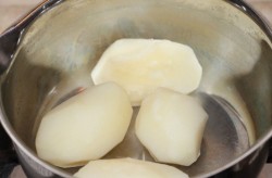 Сельдь под шубой в картофельных тарталетках салат - шаг 1