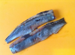 Селедка с луком и уксусом маринованная - шаг 3