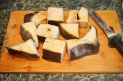 Шашлык из рыбы на мангале - шаг 2