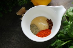 Шашлык из скумбрии на решетке на мангале - шаг 2