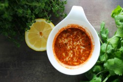 Шашлык из скумбрии на решетке на мангале - шаг 3