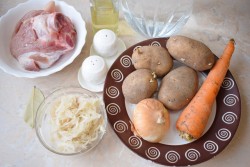 Щи из квашеной капусты со свининой - шаг 1
